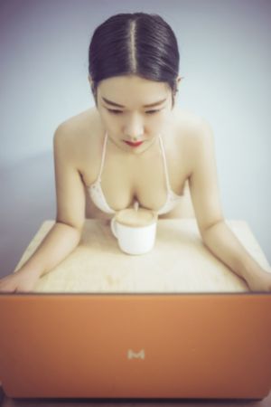午夜情深深297_720完整视频观看